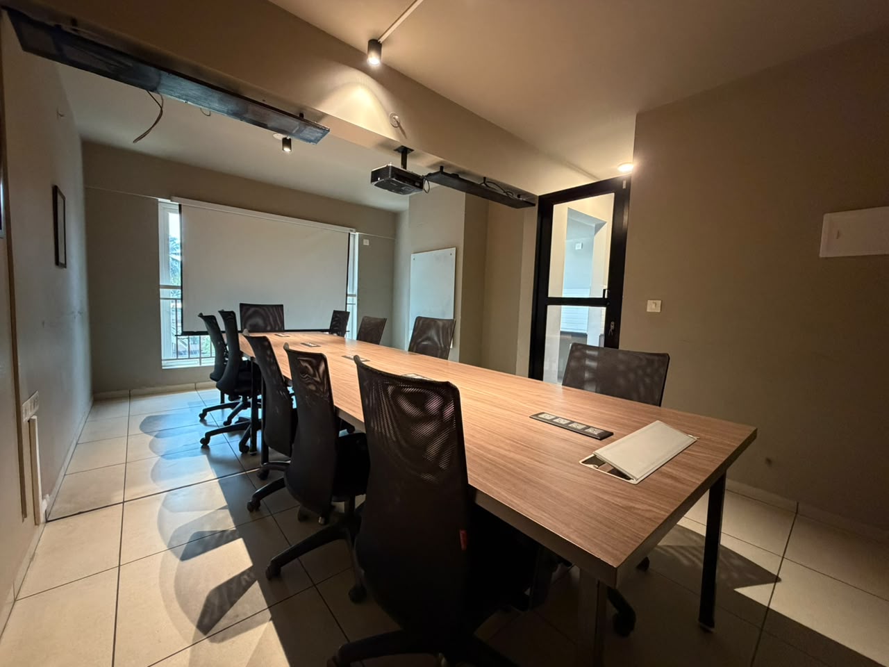 Workaholix Meeting Room - Executive Boardroom